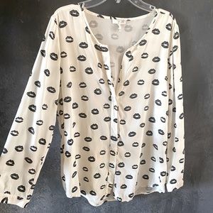 New JOIE cream silk blouse shirt w/ kiss print